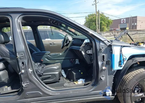 2025 Jeep Grand Cherokee Altitude X 4X4 from USA, damaged, VIN 1C4RJHAG1SC271228